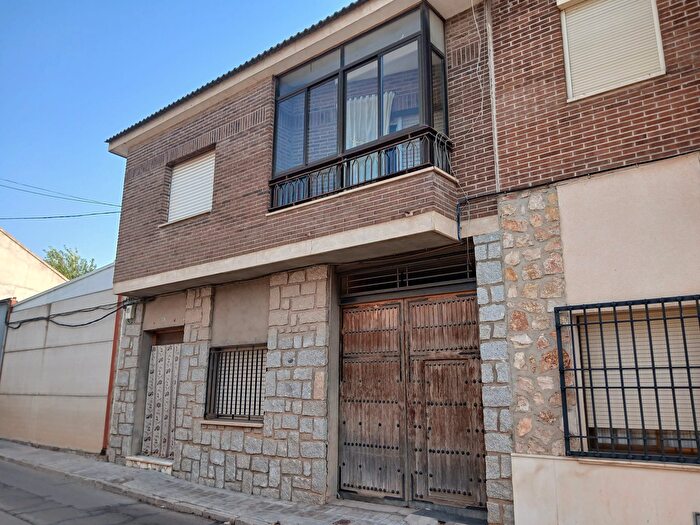 Casas en venta y pisos alquiler - 1