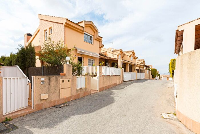 Casas en venta y pisos alquiler - 1