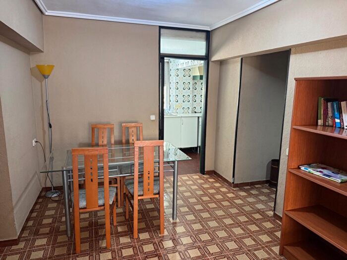 Casas en venta y pisos alquiler - 1
