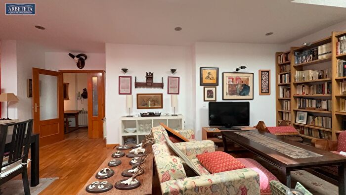 Casas en venta y pisos alquiler - 3