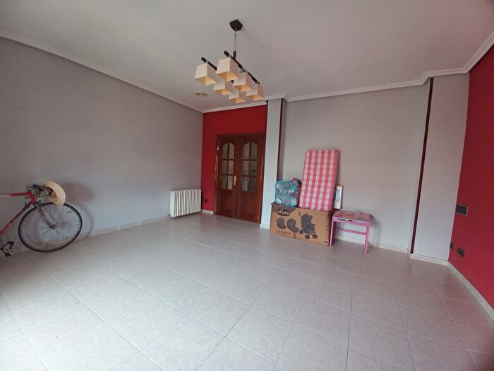 Casas en venta y pisos alquiler - 3