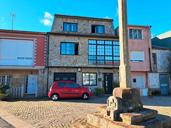 Piso en venta en Boiro, A Coruña de 5 habitaciones