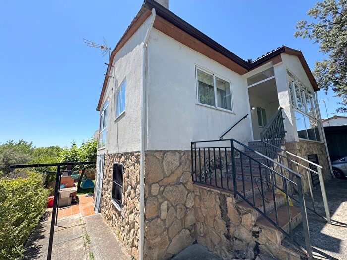 Casas en venta y pisos alquiler - 1
