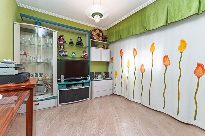 Casas en venta y pisos alquiler - 3