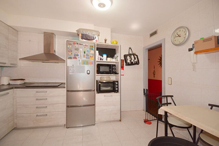 Casas en venta y pisos alquiler - 3