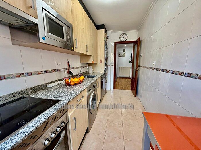 Casas en venta y pisos alquiler - 3