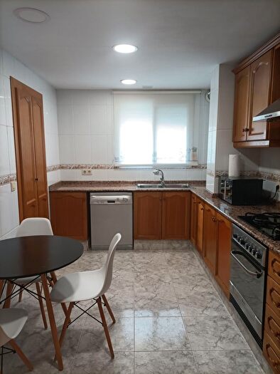 Casas en venta y pisos alquiler - 3