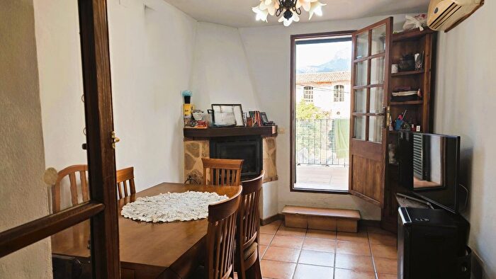 Casas en venta y pisos alquiler - 1