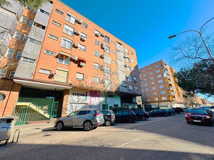 Casas en venta y pisos alquiler - 1