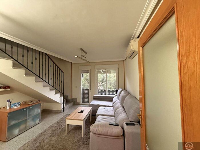 Casas en venta y pisos alquiler - 1