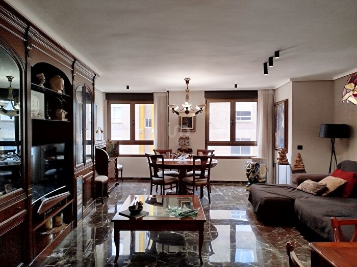 Casas en venta y pisos alquiler - 3