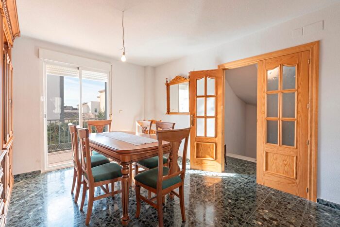 Casas en venta y pisos alquiler - 1