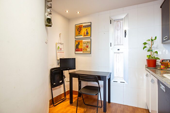 Casas en venta y pisos alquiler - 3