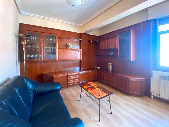 Casas en venta y pisos alquiler - 1