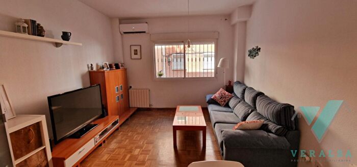 Casas en venta y pisos alquiler - 1