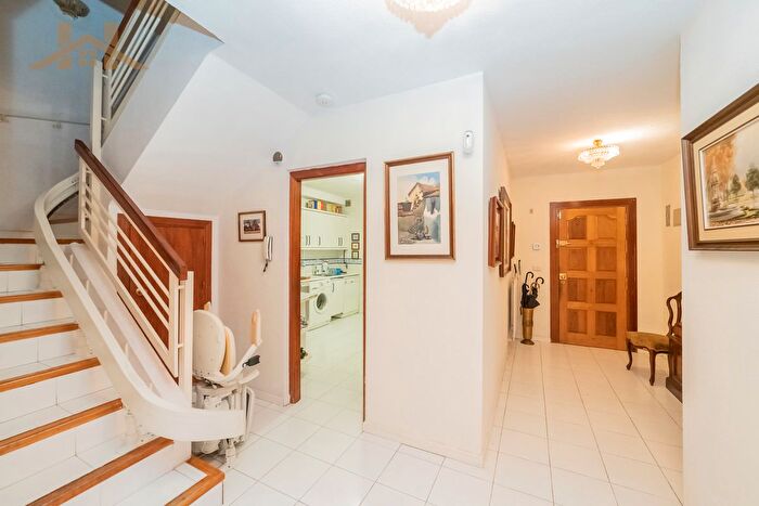 Casas en venta y pisos alquiler - 3
