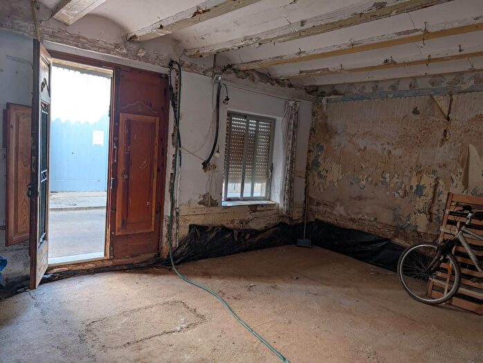 Casas en venta y pisos alquiler - 3