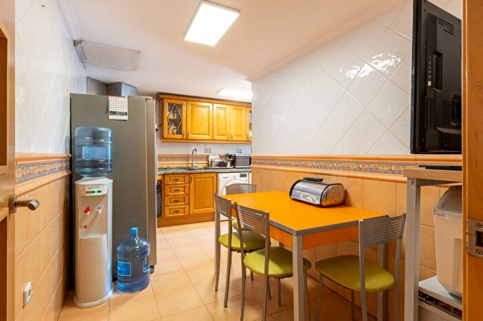 Casas en venta y pisos alquiler - 3