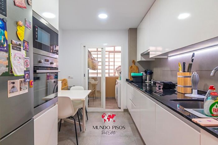 Casas en venta y pisos alquiler - 3