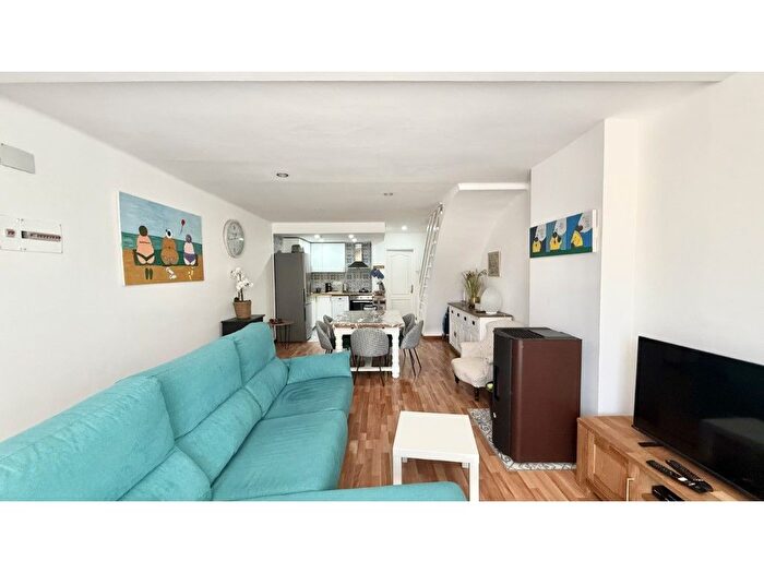 Casas en venta y pisos alquiler - 2