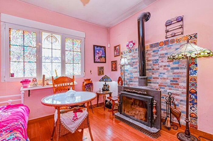 Casas en venta y pisos alquiler - 3