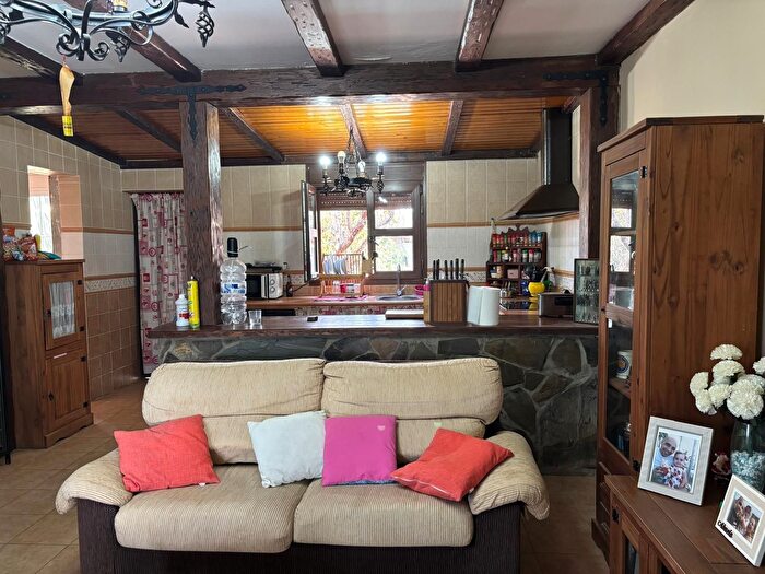 Casas en venta y pisos alquiler - 3