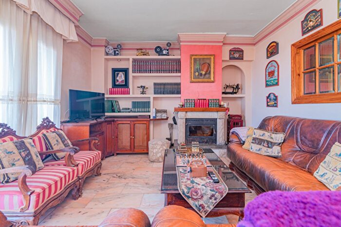 Casas en venta y pisos alquiler - 3