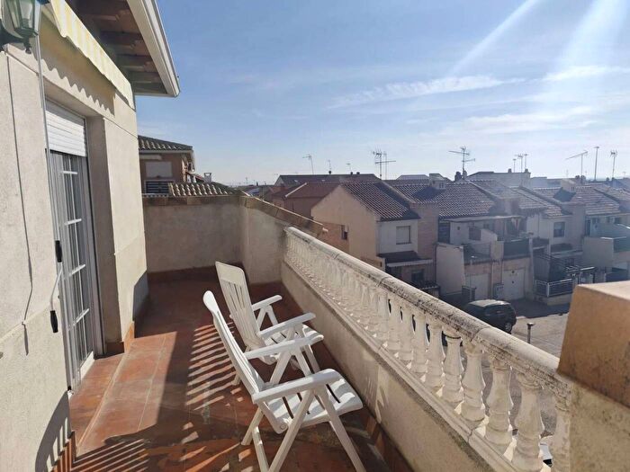 Casas en venta y pisos alquiler - 1