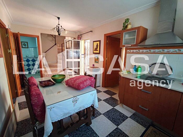 Casas en venta y pisos alquiler - 3