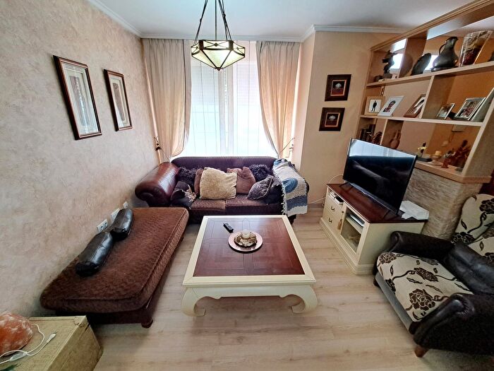 Casas en venta y pisos alquiler - 3