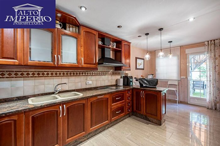 Casas en venta y pisos alquiler - 3