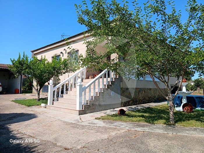 Casa en venta en Dehesilla de Calamón Campomanes, Badajoz Capital de 5 habitaciones