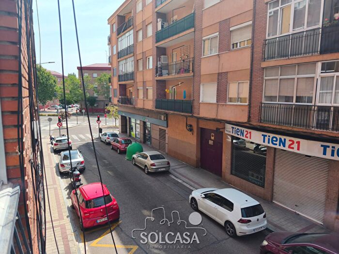 Casas en venta y pisos alquiler - 3