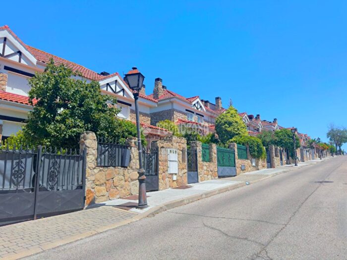 Casas en venta y pisos alquiler - 1