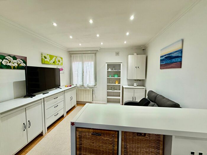 Casas en venta y pisos alquiler - 3