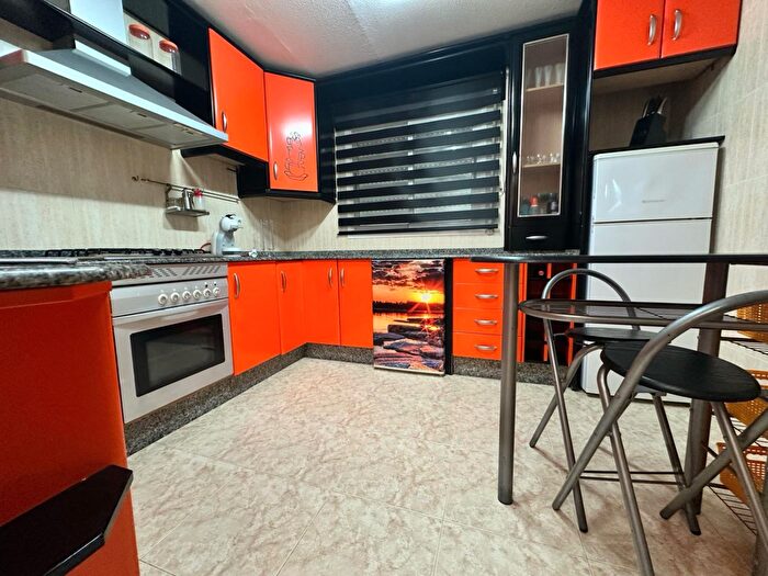 Casas en venta y pisos alquiler - 3