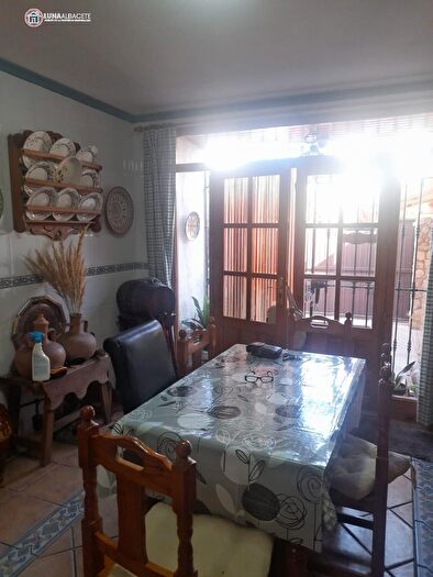Casas en venta y pisos alquiler - 3