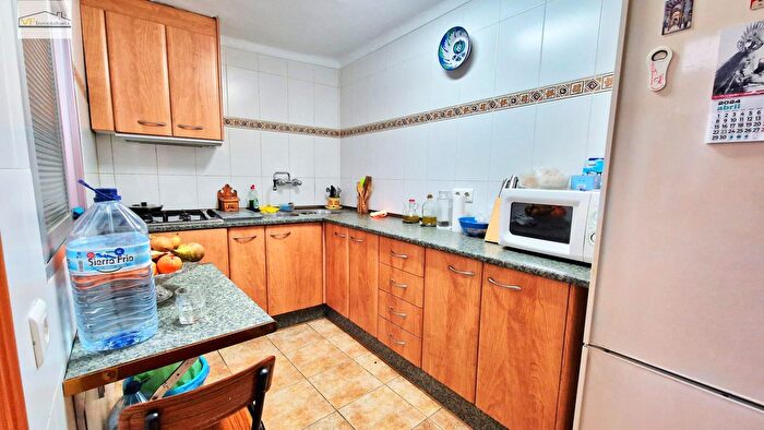 Casas en venta y pisos alquiler - 3