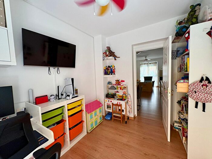 Casas en venta y pisos alquiler - 3