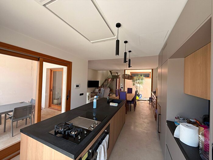 Casas en venta y pisos alquiler - 3