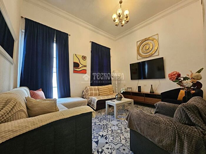 Casas en venta y pisos alquiler - 1