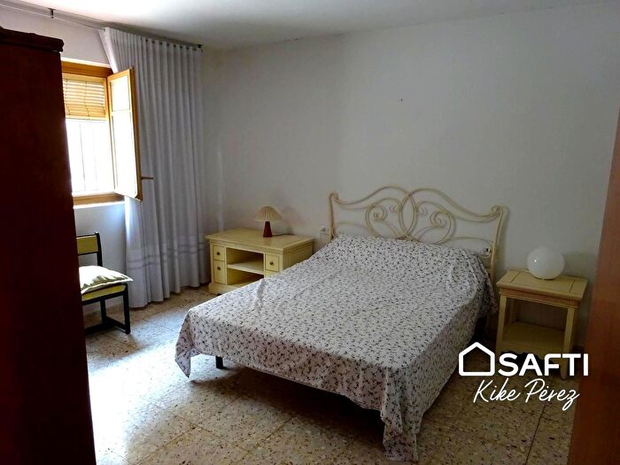 Casas en venta y pisos alquiler - 3