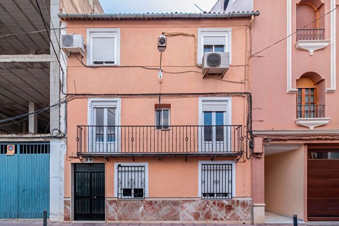 Casas en venta y pisos alquiler - 1