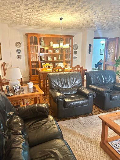Casas en venta y pisos alquiler - 3