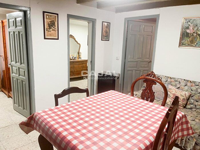Casas en venta y pisos alquiler - 3