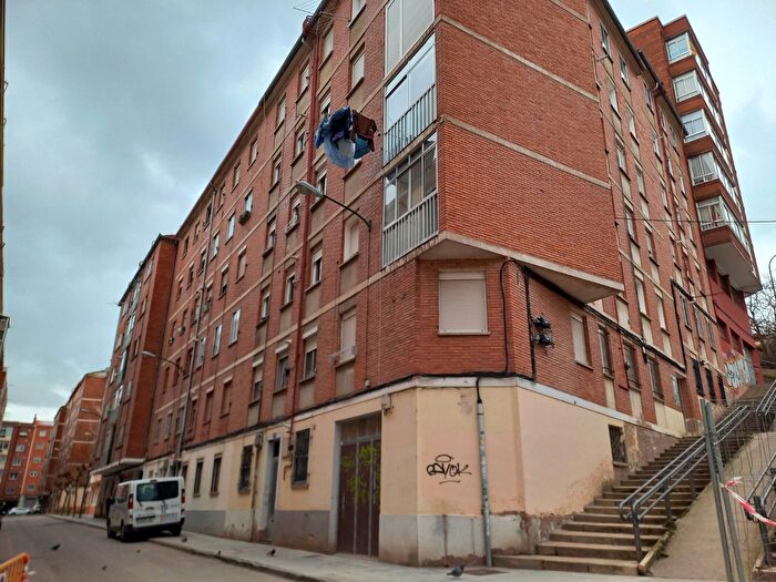 Casas en venta y pisos alquiler - 1