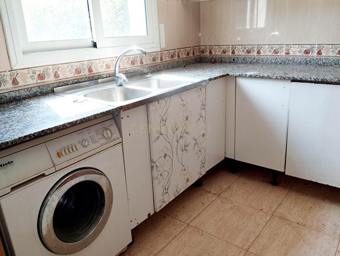 Casas en venta y pisos alquiler - 3