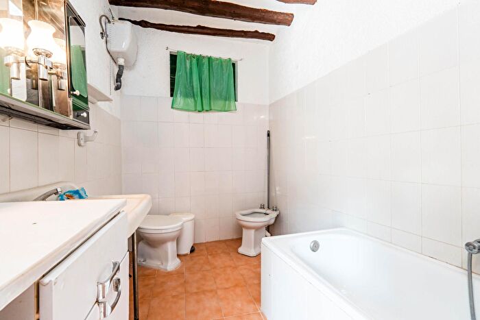 Casas en venta y pisos alquiler - 3