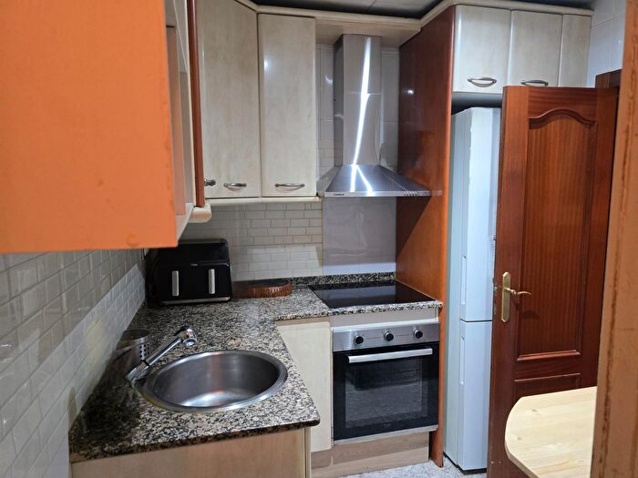 Casas en venta y pisos alquiler - 3