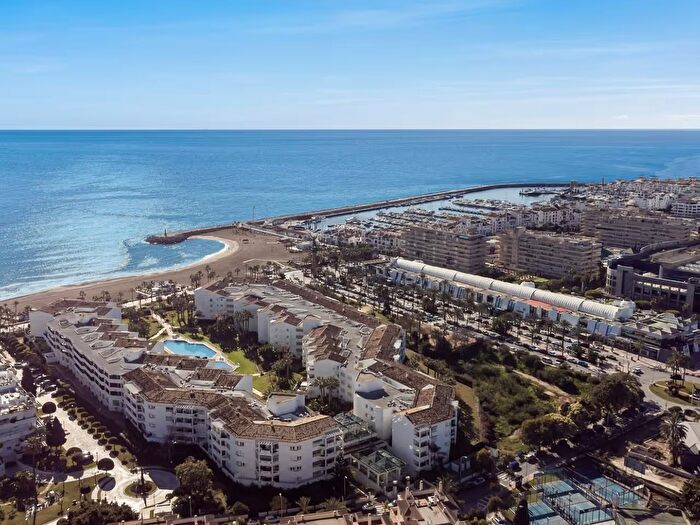 Piso en alquiler en Nueva Andalucía, Puerto Banús de 2 habitaciones